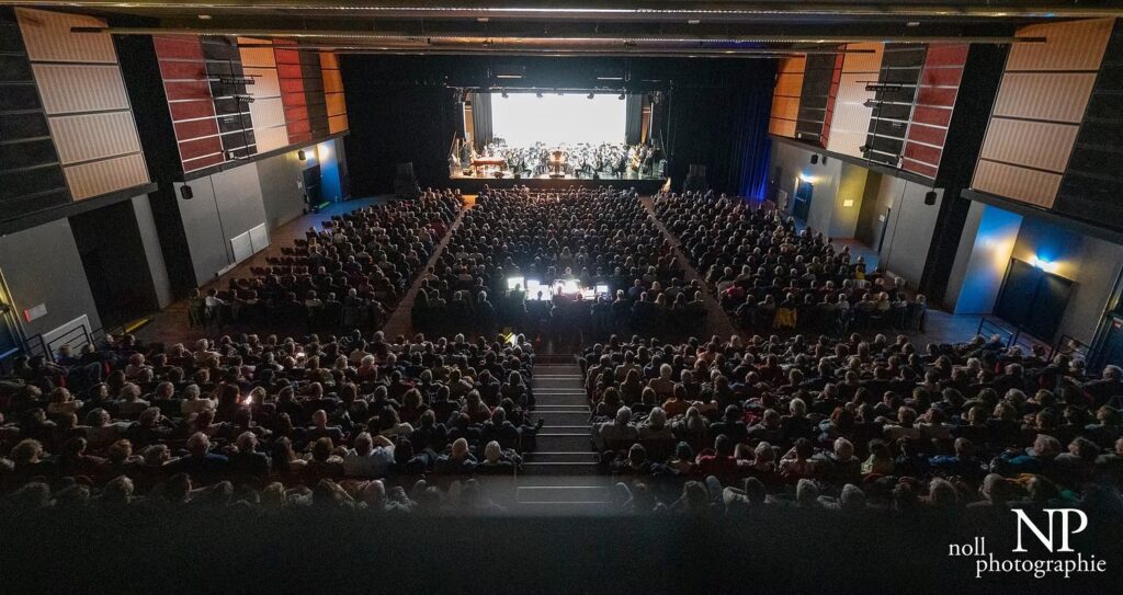 Rougge and the OHV Orchestra performing live at the Espace Chaudeau in Ludres